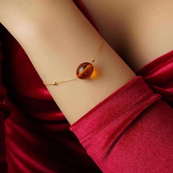 Beautiful accessories in gold or silver necklace plus I do have a bracelets too - Picture 3 of 3